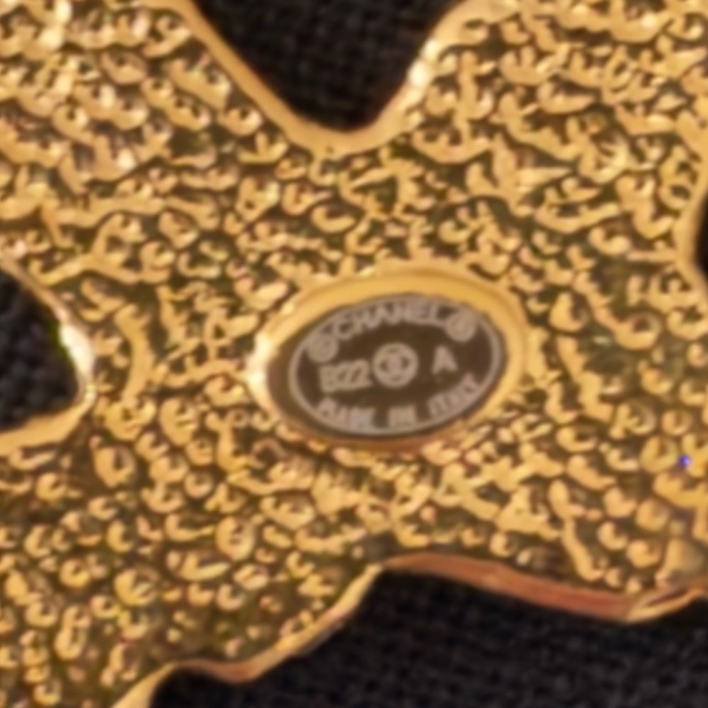 NEW Chanel Brooch 22A, Golden - Picture 4 of 10